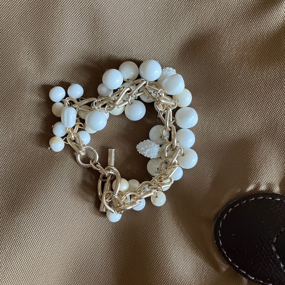 Elegant White and Gold Bracelet